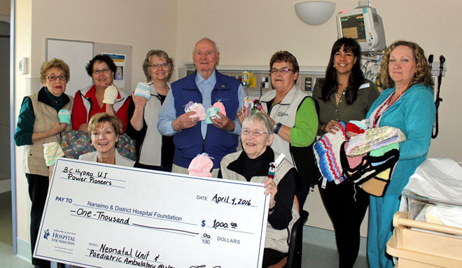 Back row: Alice, Janet, Vicki, Al, Sharon and 2 hospital staff members  front row: Lois and Pat.