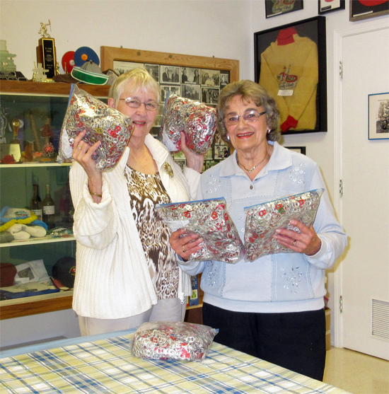 l to r: The Tab Sisters, Pat and Marge